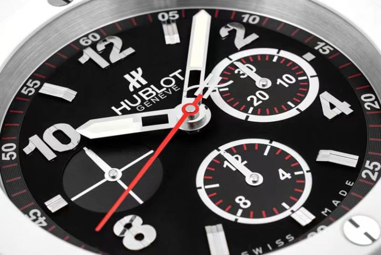 Horloge Murale Hublot Big Bang Blanche – Luxe Sportif & Contraste Élégant 🕰️⚪