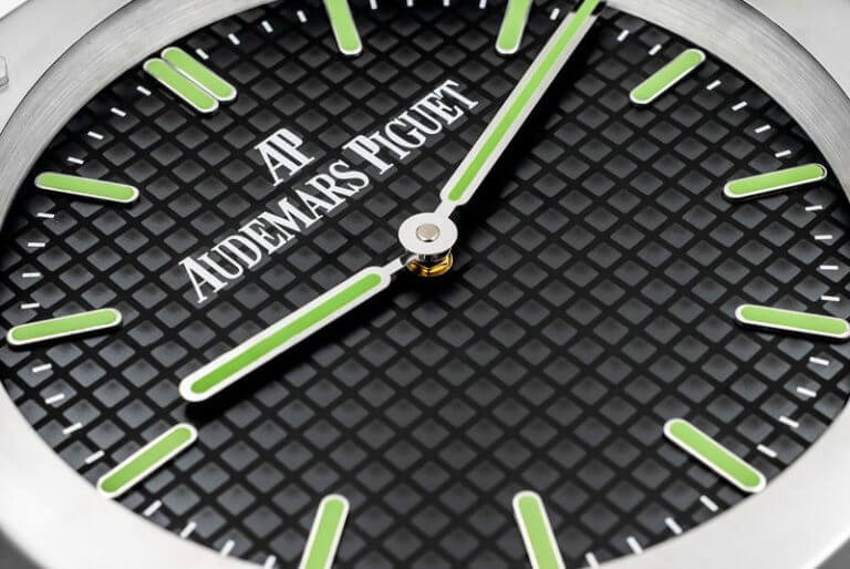 Royal Oak Wall Clock – Icon of Modern Elegance 🕰️🖤
