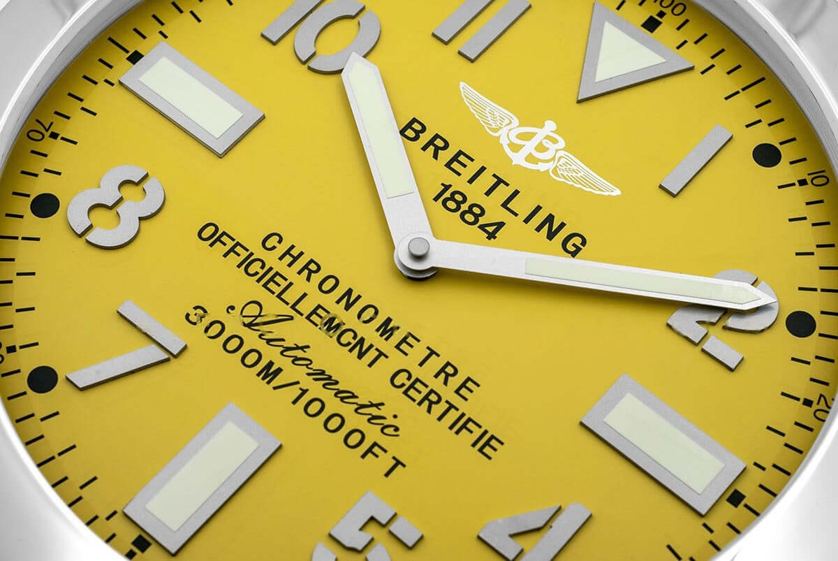 🟡 Horloge Murale Breitling Jaune – Style Aviation 3000M/1000FT