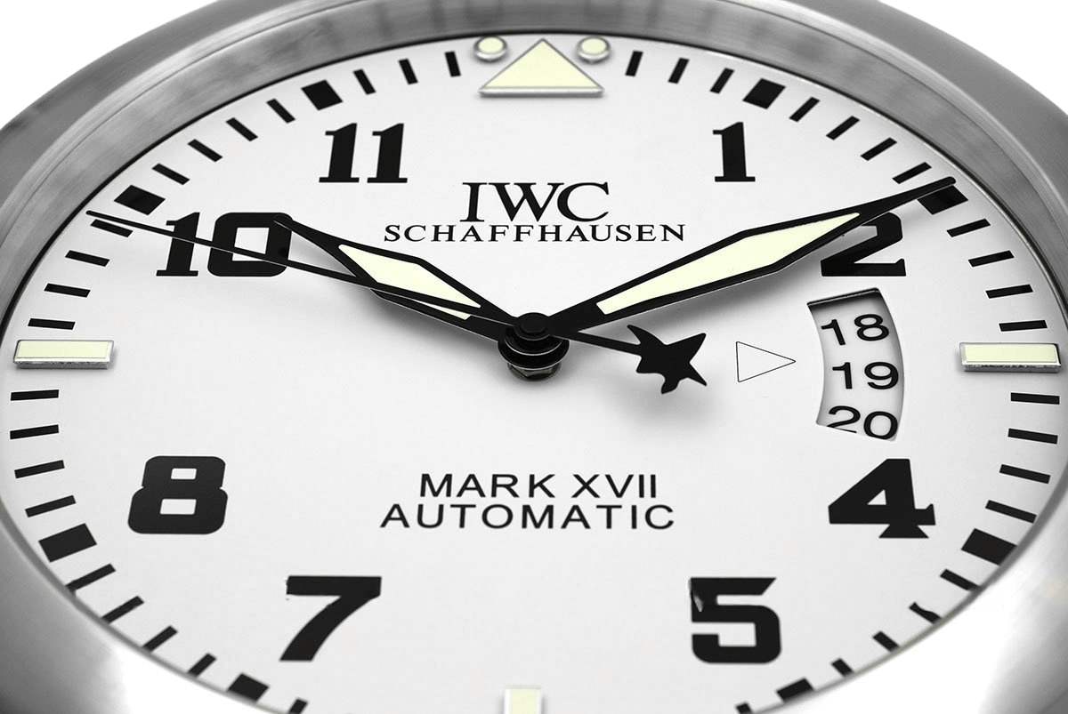 Horloge Murale IWC Mark XVII – Style Aviation Élégant et Moderne